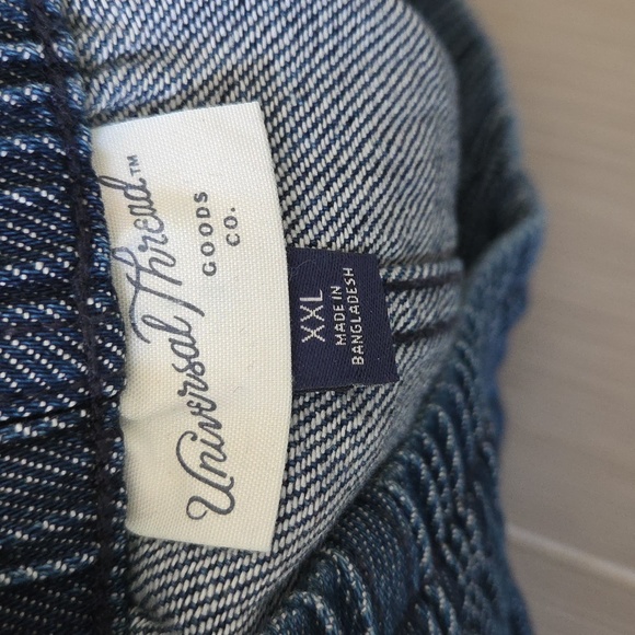 Universal Thread Dark Blue Jean Shorts NWT - Picture 5 of 12